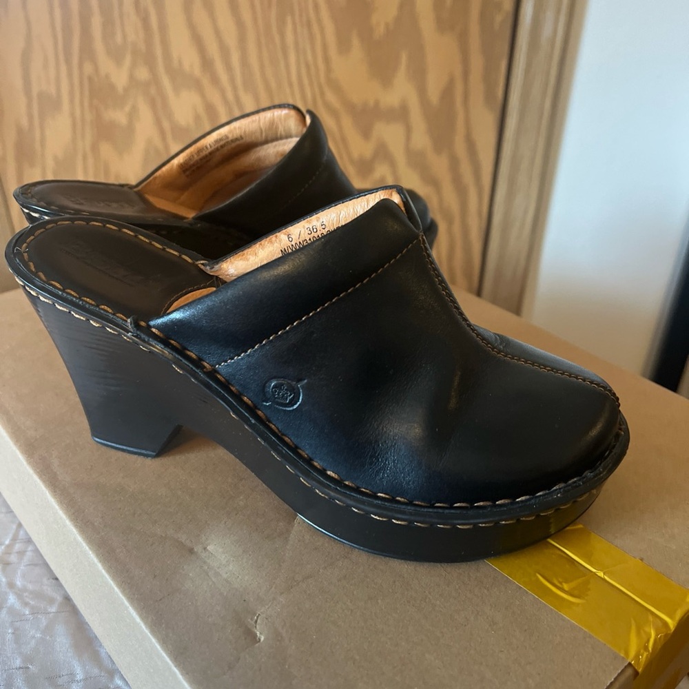 Born Wedge Leather Clogs Sz6